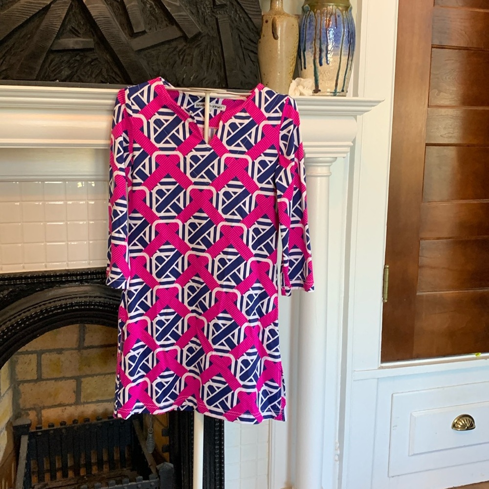 Barbara Gerwit nylon and spandex slit side tunic. Worn a few tines. Retail 97
